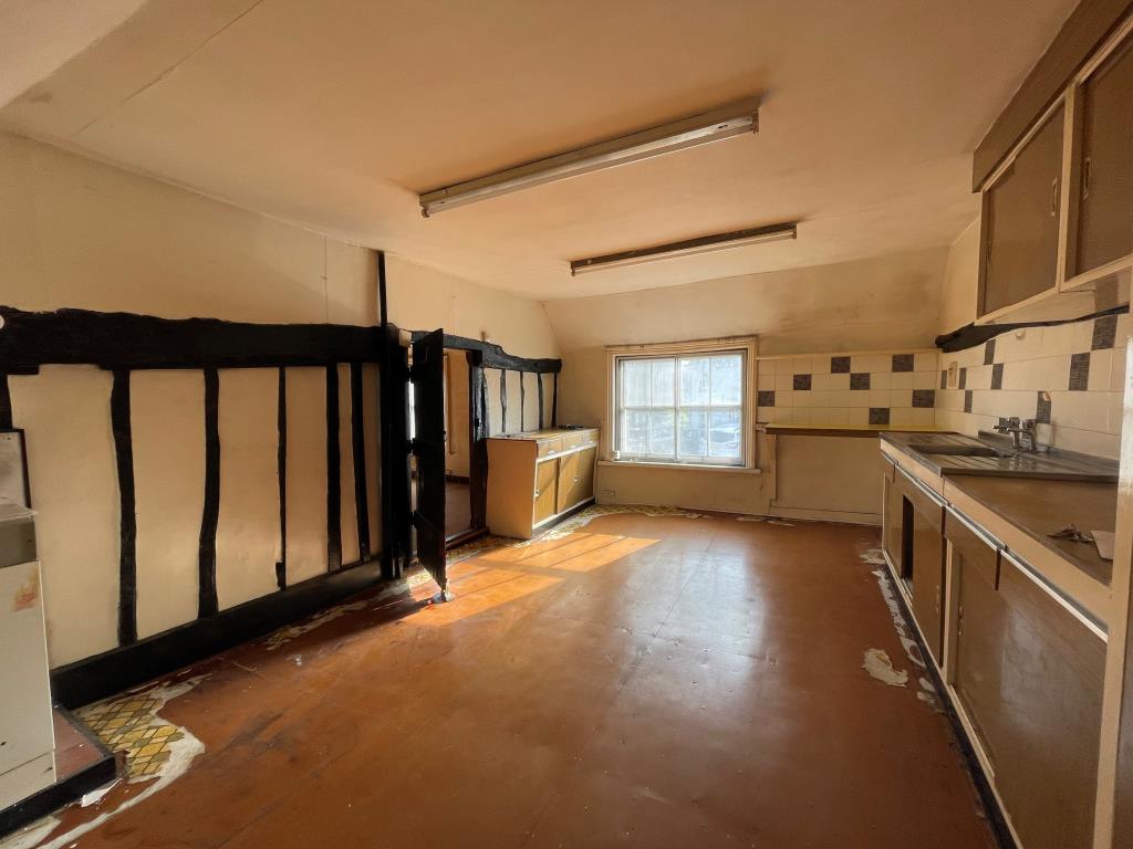 Lot: 20 - VACANT MIXED RESIDENTIAL AND COMMERCIAL PROPERTY WITH POTENTIAL - Kitchen needing refurbishmnet
